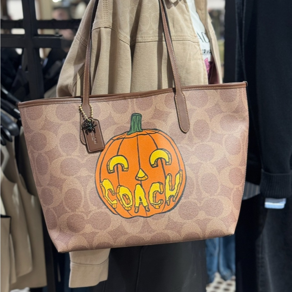 NWT Coach City Tote Bag Signature Canvas Halloween Print CCE70 Gold/Tan 2025
